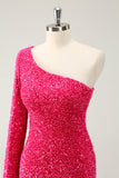 Vestido de cóctel con abertura en un hombro y lentejuelas brillantes fucsia