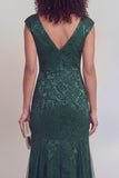 Vestido largo de sirena de sirena verde salvia con escote en V y abertura