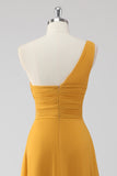 Vestido largo de dama de honor con fruncido de un hombro en línea A amarillo con abertura