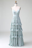 Vestido largo de dama de honor con tirantes finos verde grisáceo con volantes
