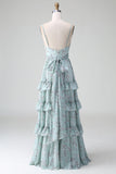 Vestido largo de dama de honor con tirantes finos verde grisáceo con volantes