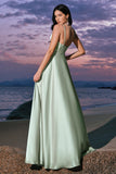 Vestido de dama de honor con corsé verde satinado con abertura