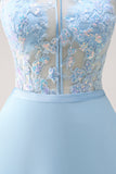 Vestido de dama de honor largo floral halter azul brillante con cordones en la espalda