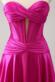 Vestido de fiesta corto con corsé y escote en forma de A fucsia
