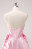 Vestido de fiesta corto con escote en A sin tirantes y corsé en color rosa con lazos