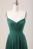 Vestido de dama de honor largo de gasa con tirantes de espagueti de línea A verde oscuro