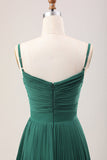 Vestido de dama de honor largo de gasa con tirantes de espagueti de línea A verde oscuro