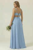 Vestido de dama de honor de chiffon azul polvoriento con escote en V y largo vestido de dama de honor de talla grande con encaje en la espalda