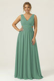 Vestido de dama de honor de chiffon azul polvoriento con escote en V y largo vestido de dama de honor de talla grande con encaje en la espalda