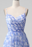 Vestido largo de dama de honor con tirantes finos de una línea azul