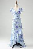 Vestido de invitada de boda asimétrico con volantes florales azules de una línea