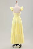 Vestido de invitada de boda con volantes plisados de color amarillo limón simple de una línea