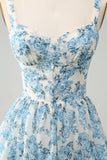 Vestido de invitada de boda floral con corsé azul blanco