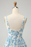 Vestido de invitada de boda floral con corsé azul blanco