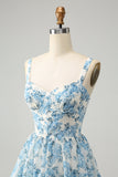 Vestido de invitada de boda floral con corsé azul blanco