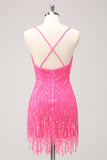 Vestido de cóctel con cuello en V y lentejuelas ajustado rosa intenso y brillante con flecos