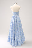 Vestido de dama de honor floral azul sin tirantes de línea A alto bajo
