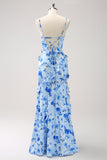 Vestido de dama de honor floral azul con volantes y abertura