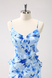 Vestido de dama de honor floral azul con volantes y abertura