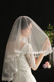 Elegante velo de novia de encaje floral blanco