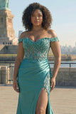 Vestido largo de satén de satén de talla grande de sirena verde oscuro con hombros descubiertos y abertura