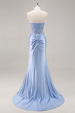Vestido largo de graduación de talla grande de sirena sin tirantes verde oscuro con lentejuelas y abertura