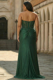 Vestido largo de graduación de talla grande de sirena sin tirantes verde oscuro con lentejuelas y abertura