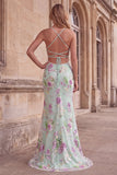 Vestido largo de graduación verde claro brillante con corte sirena y tirantes finos
