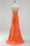 Vestido largo de graduación sin tirantes de sirena naranja brillante con abertura