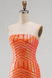 Vestido largo de graduación sin tirantes de sirena naranja brillante con abertura