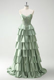 Vestido largo de baile con corsé de cuentas y cuentas de princesa en color burdeos con abertura