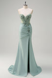 Vestido de fiesta largo verde gris brillante sin tirantes con corsé de lentejuelas fruncido con abertura