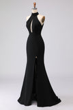 Vestido elegante negro de satén con cuello halter y corte sirena