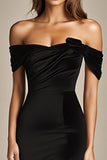 Vestido formal negro sirena con hombros descubiertos y abertura