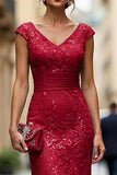 Vestido de la madre de la novia bordado en pico de sirena rojo oscuro con lentejuelas