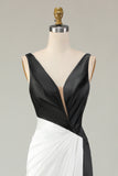 Vestido largo de gala con cuello en V profundo y negro y blanco