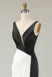 Vestido largo de gala con cuello en V profundo y negro y blanco