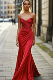 Vestido de fiesta de satén fruncido de sirena rojo