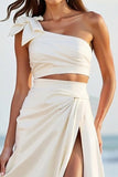 Vestido de novia largo blanco de un hombro con abertura