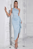 Vestido formal ajustado azul claro de un hombro hasta el té