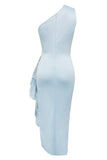 Vestido formal ajustado azul claro de un hombro hasta el té