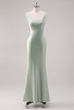 Vestido de dama de honor sirena de satén verde salvia con espalda cruzada