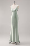 Vestido de dama de honor sirena de satén verde salvia con espalda cruzada