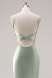 Vestido de dama de honor sirena de satén verde salvia con espalda cruzada