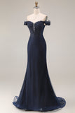 Vestido largo de graduación brillante azul marino con hombros de sirena con pliqué de sirena y cuentas