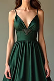 Vestido formal largo de satén con tirantes finos de línea A verde oscuro