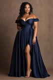 Vestido formal largo de satén azul marino con abertura