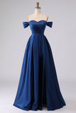 Vestido largo largo de satén azul marino con corte corta y hombros