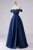 Vestido largo largo de satén azul marino con corte corta y hombros