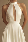 Vestido de novia largo de satén de cuello alto blanco de línea A con salida hueca